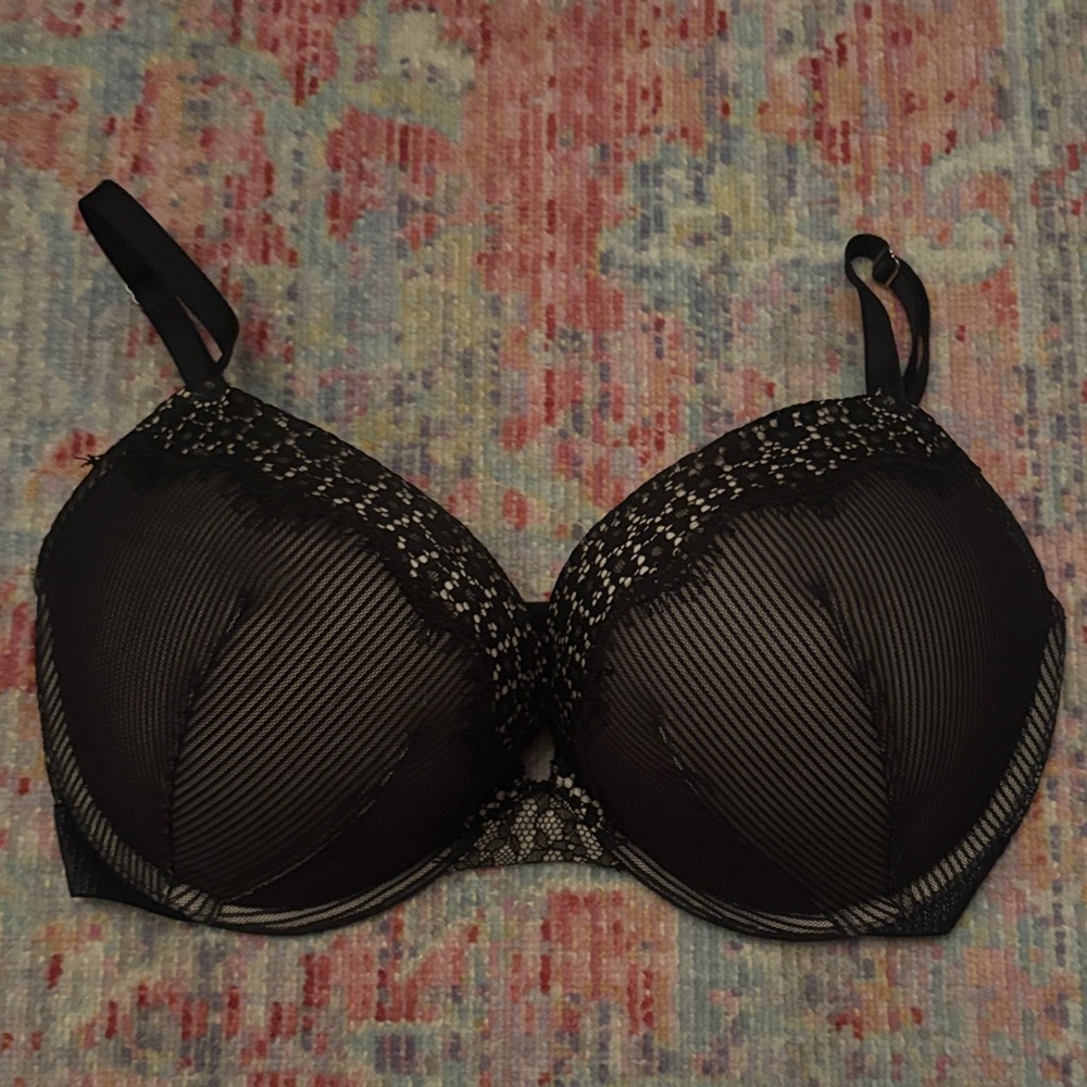 Elegant Black Lace Bra Plunge